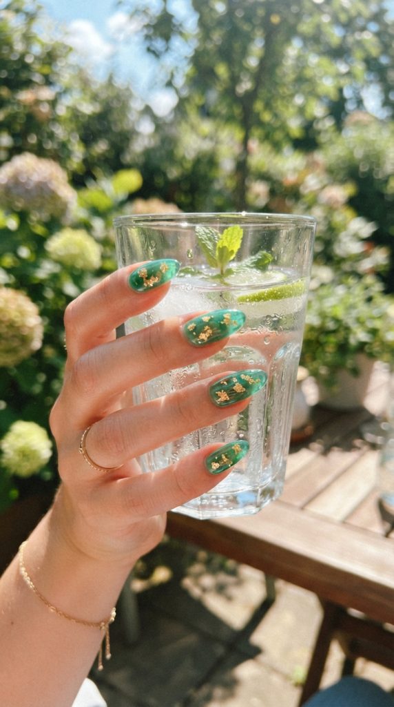 green nail