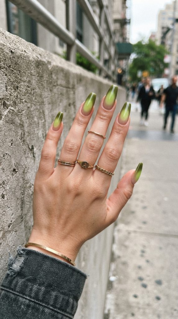 green nail